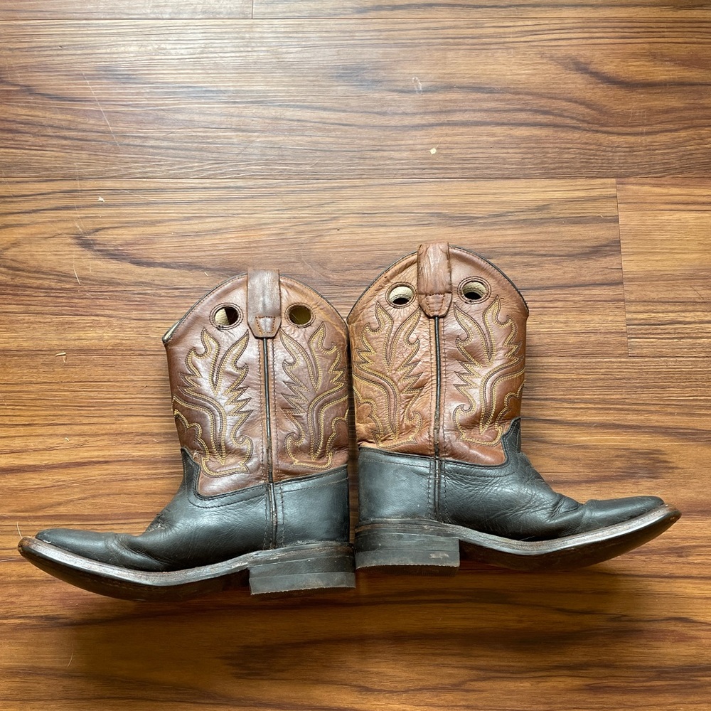 Boys size 2/ 130 old west cowboy boots